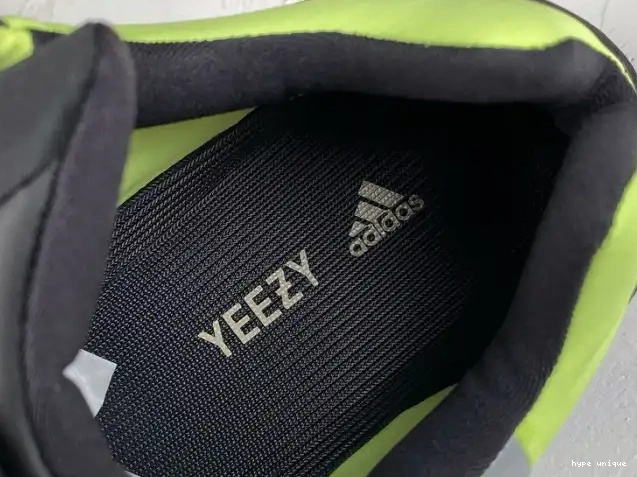 hype MNVN Adidas FY3727 Boost 700 Yeezy Phosphor 0613